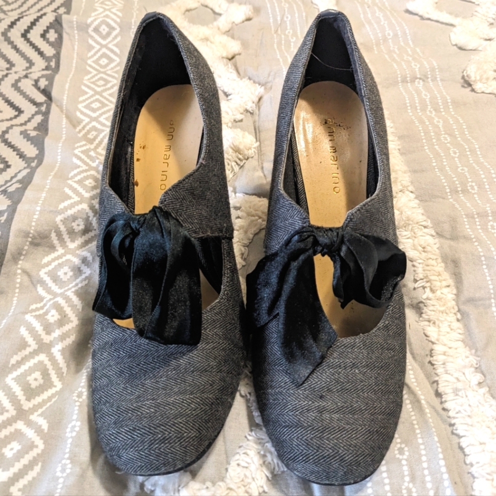 Ann Marino Gray Tweed Heels with Black Bow Size 8.5